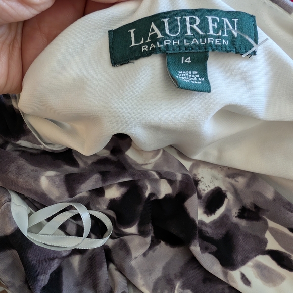 Elegant Floral Print Dress - Picture 4 of 8